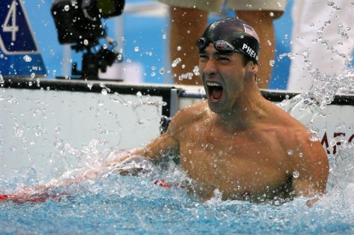 Phelps đánh bại Milorad Cavic để giành HCV thứ 7 ở nội dung 100m bơi bướm.